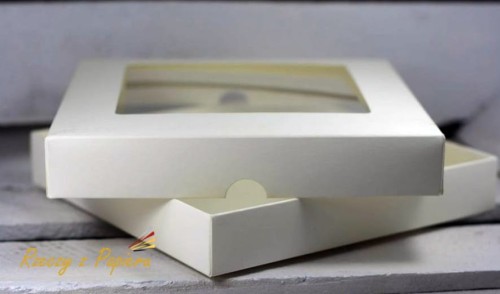 Pudelko_na_kartke_z_okienkiem_-_ecru_-_15x15x2,5cm_03.jpg