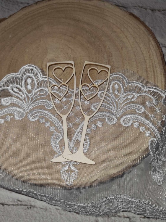 kieliszki z serduszkami.jpg